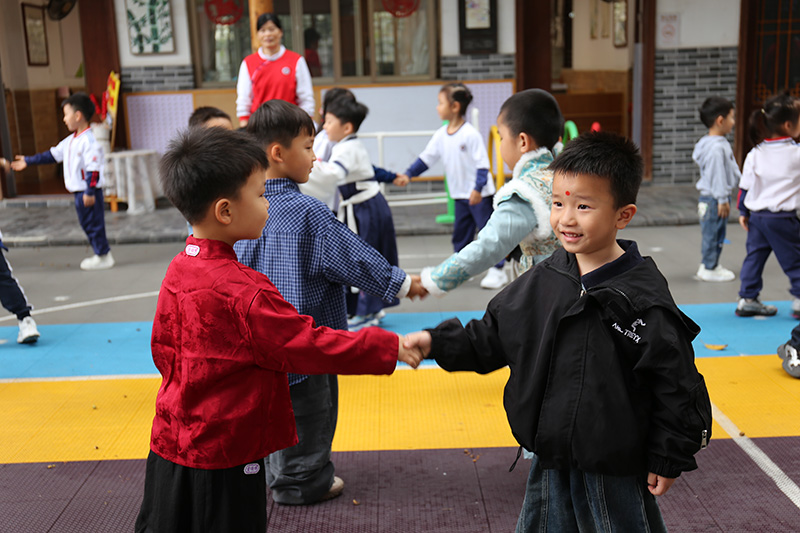 握手的孩子 握手的孩子